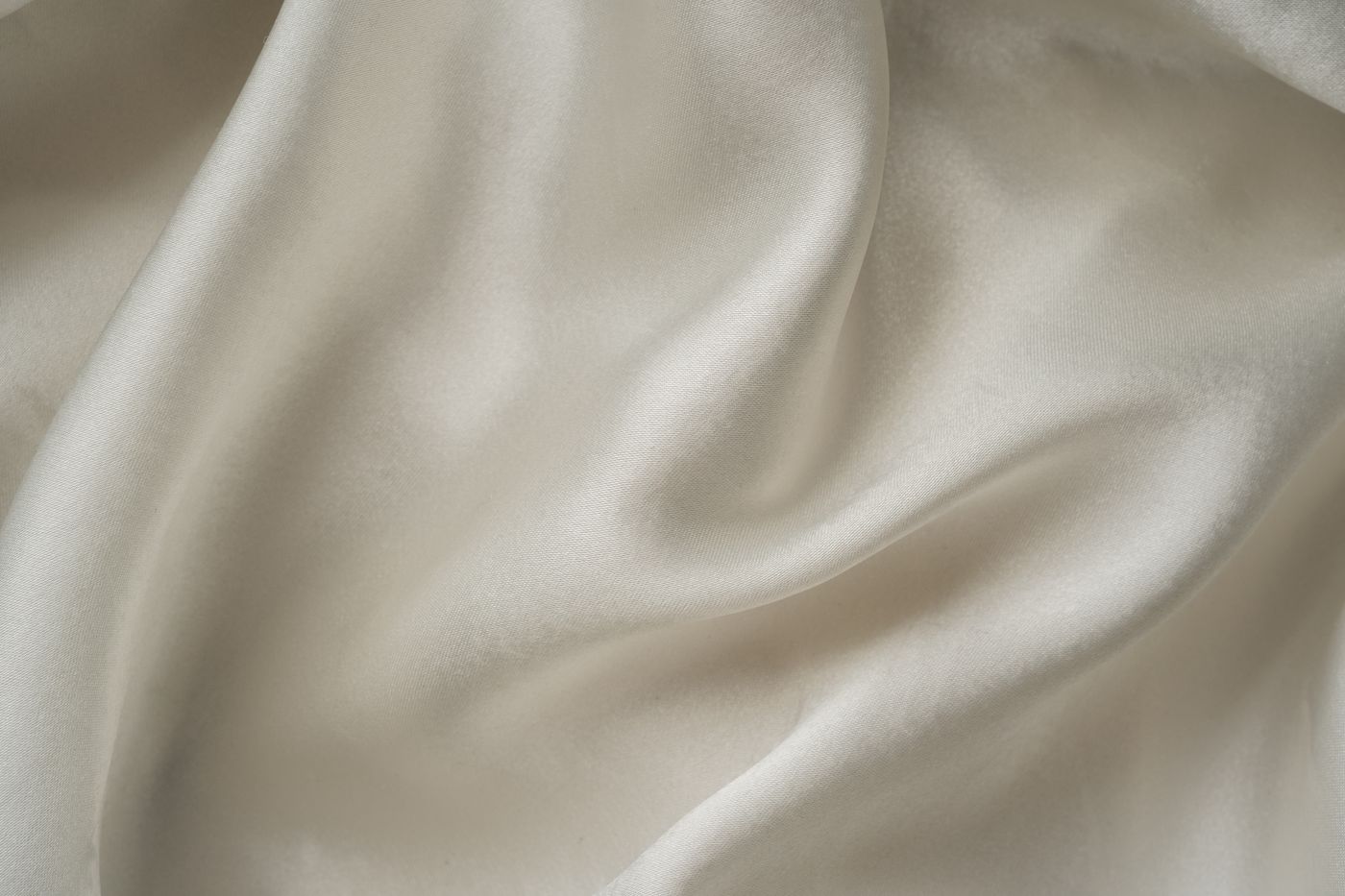 Mikado vs Satin vs Taffeta vs Organza — 2026 Guide