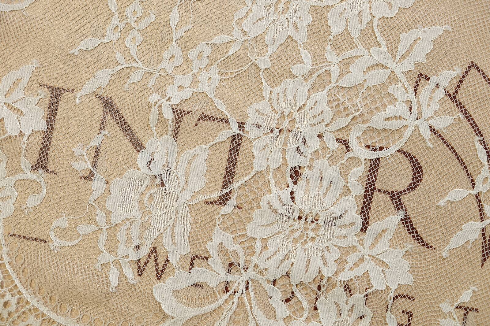 chantilly without beads detail 013510