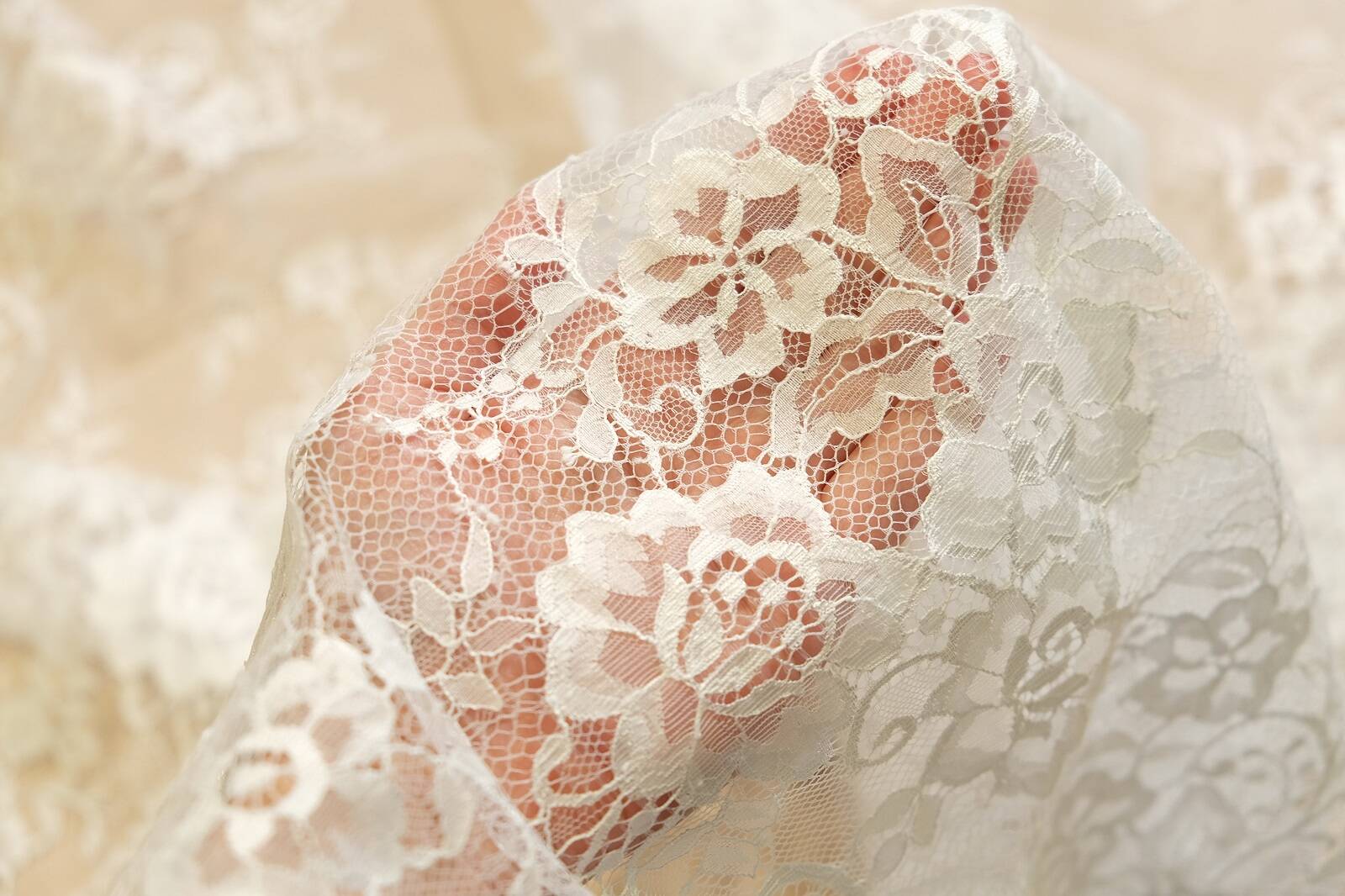 chantilly without beads on hand 013602