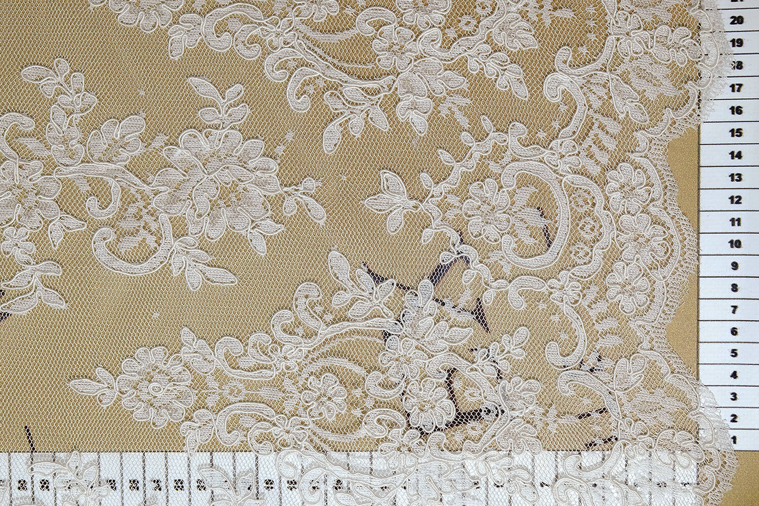 chantilly with cord pattern 013664