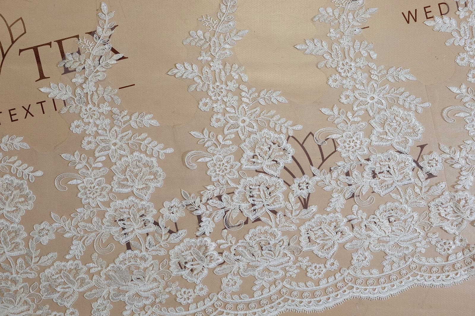 lace edge with cord main view 023021