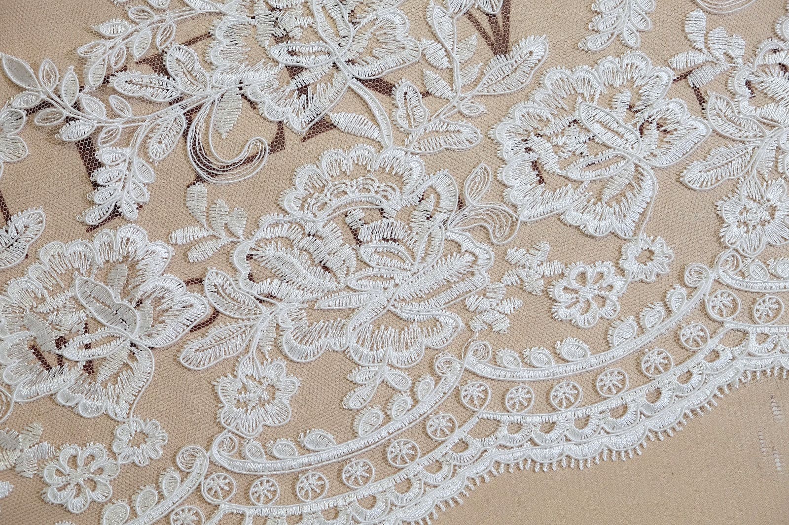 lace edge with cord lower part 023021