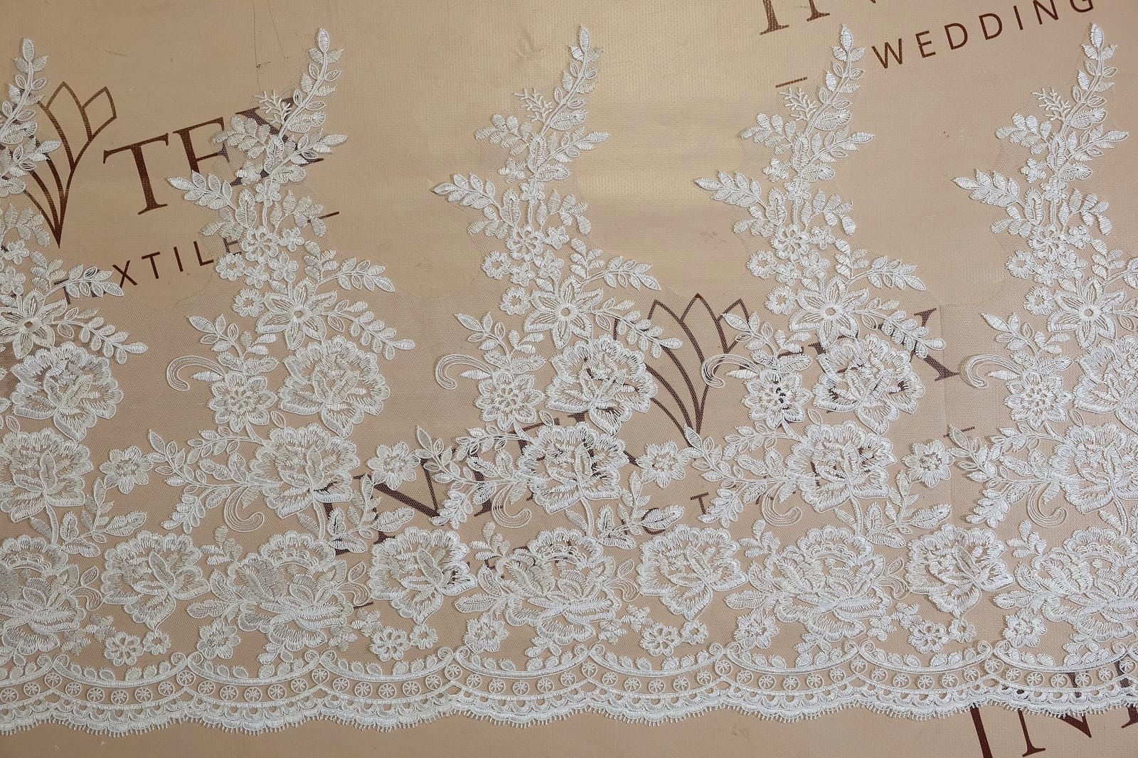 lace edge with cord full width 023021