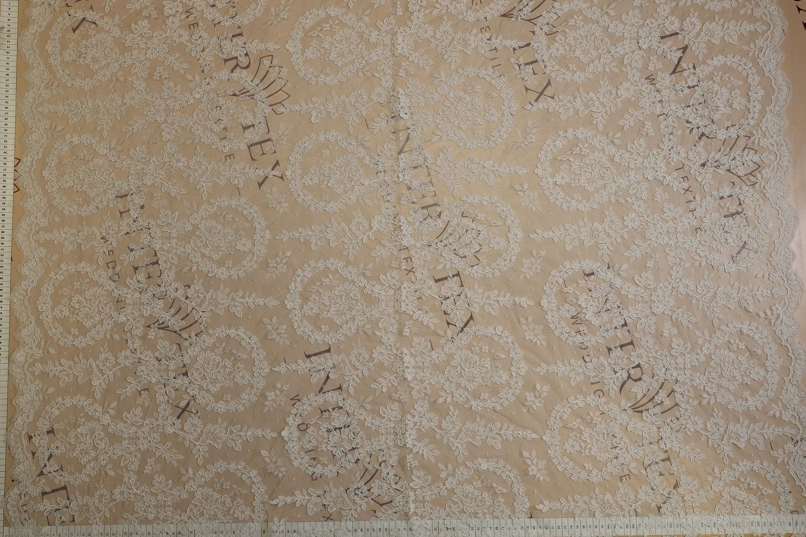 chantilly with cord full width 025070