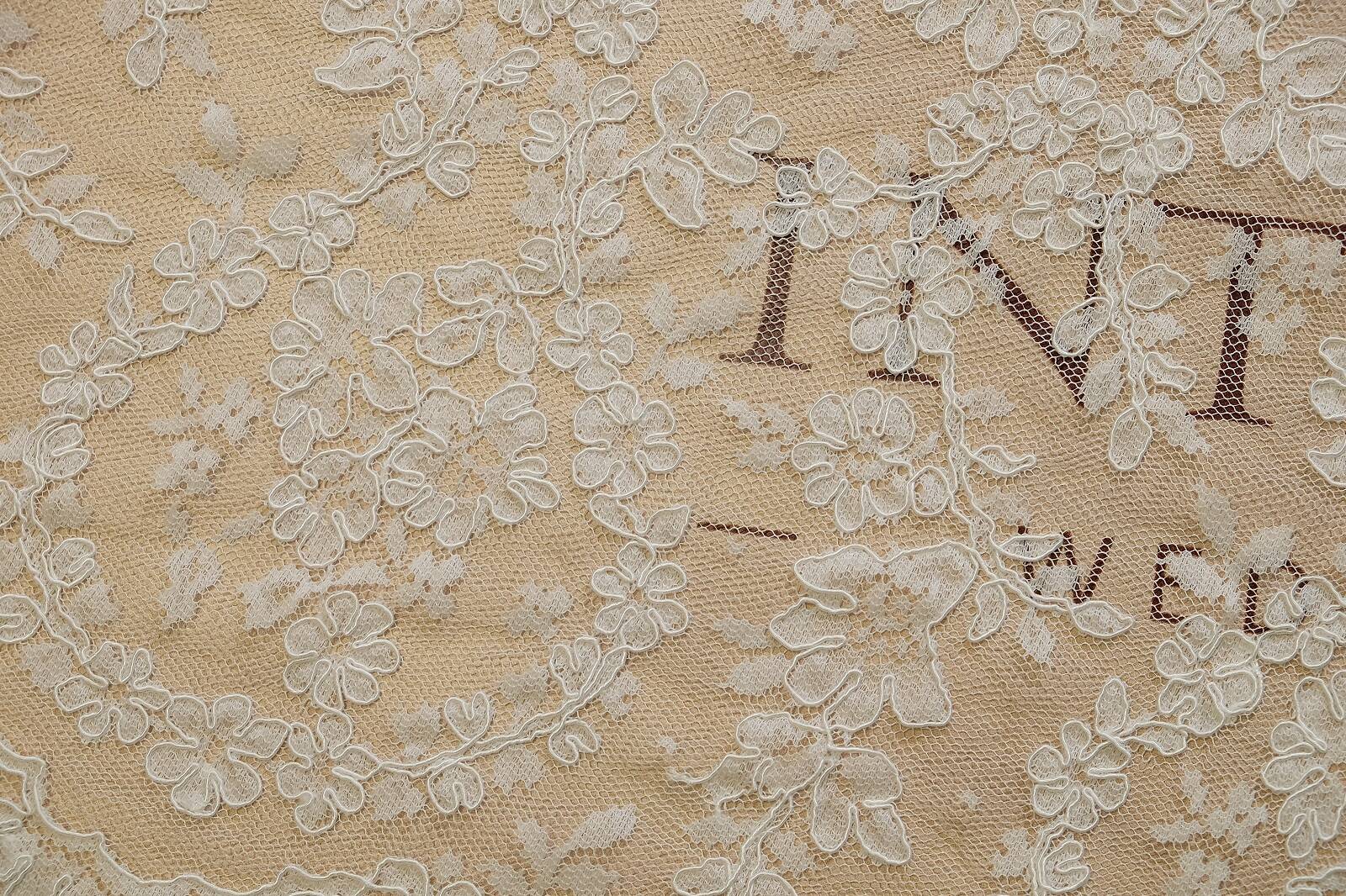 chantilly with cord pattern 025070