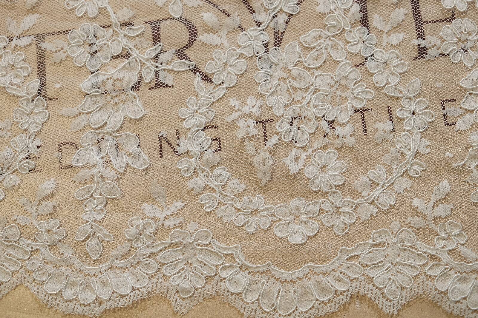 chantilly with cord edge 025070