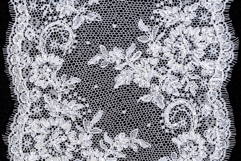 chantilly lace trim pattern 026114