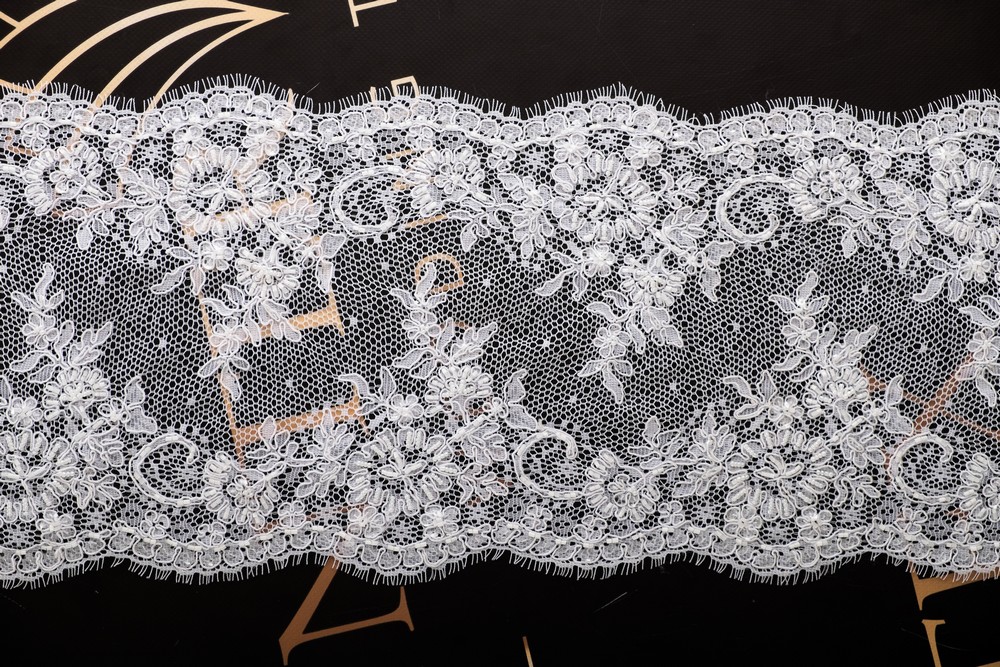 chantilly lace trim main design 026114