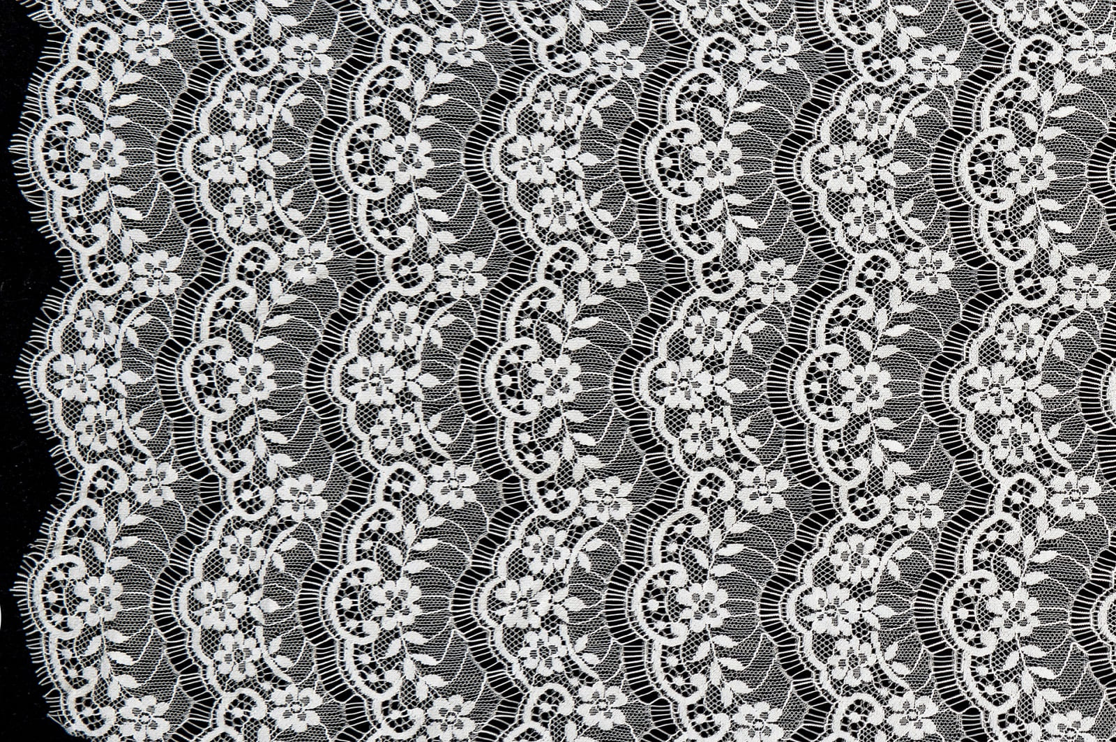 chantilly without beads view from afar 028347