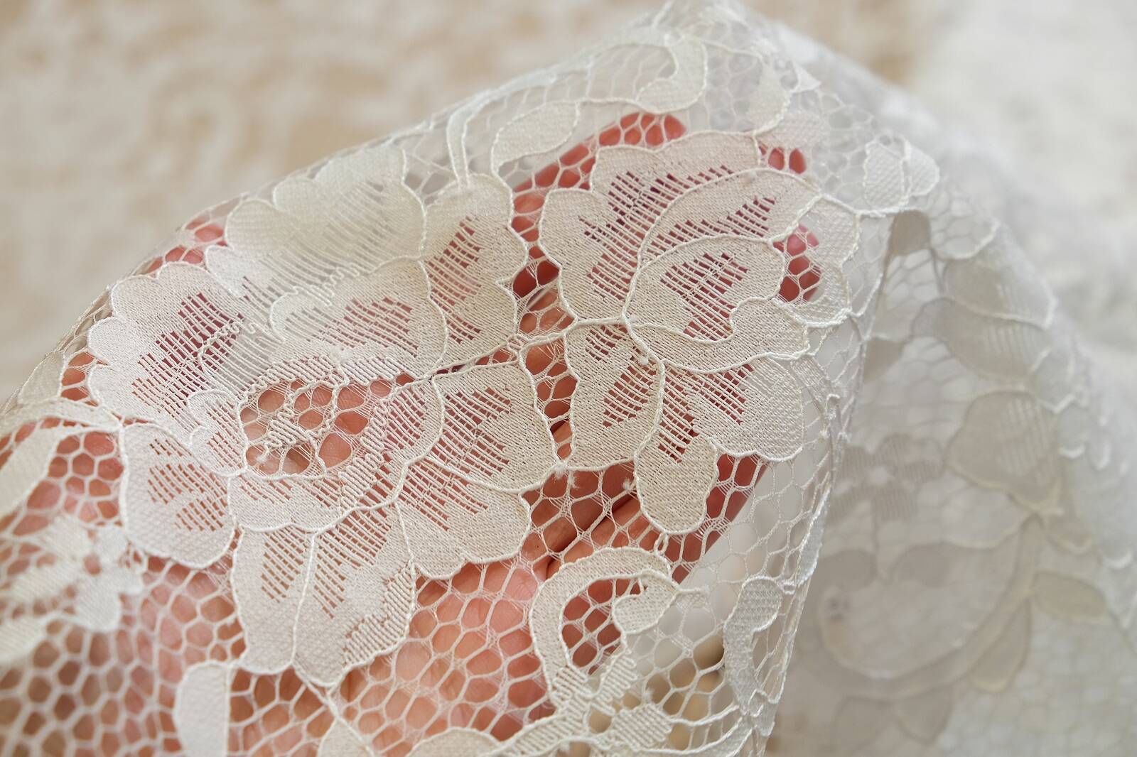 chantilly without beads on hand 028385