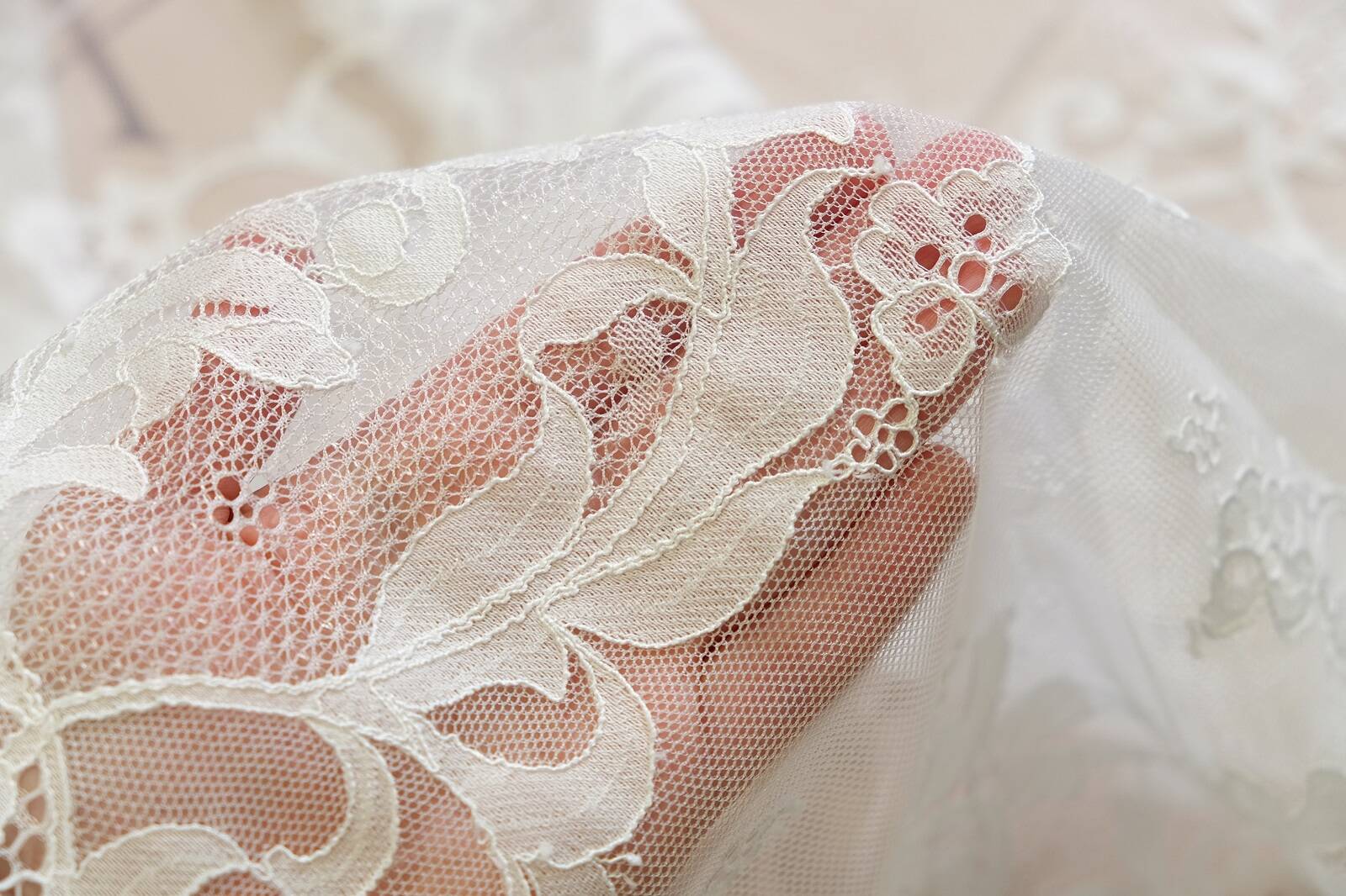 chantilly without beads on hand 028804