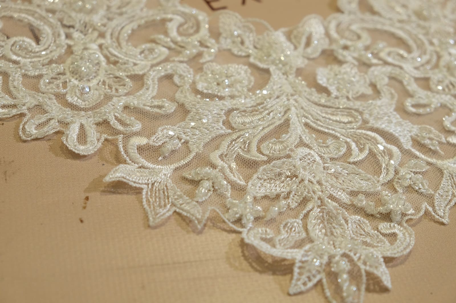 neck appliqué lower part 033181