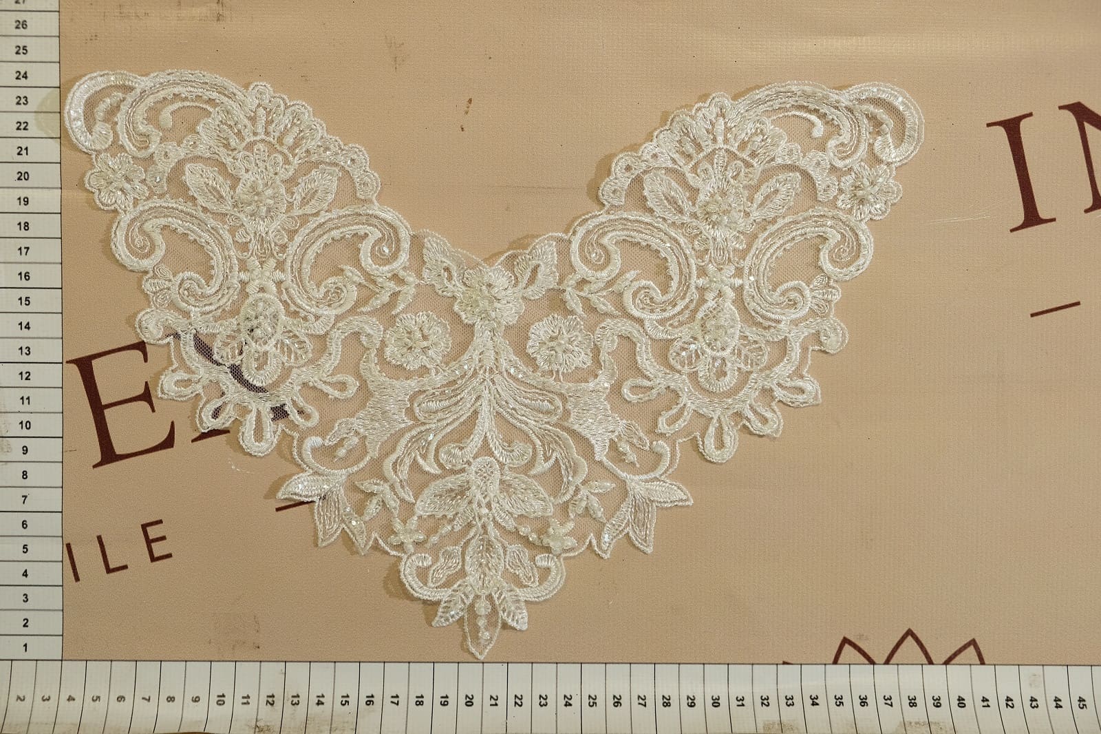 neck appliqué size 033181