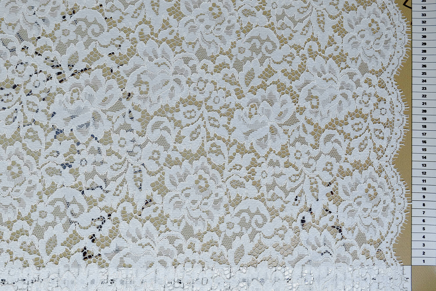 chantilly with cord pattern 033686