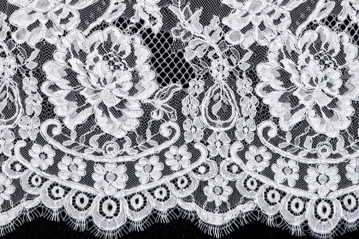 chantilly with cord surface view 033747