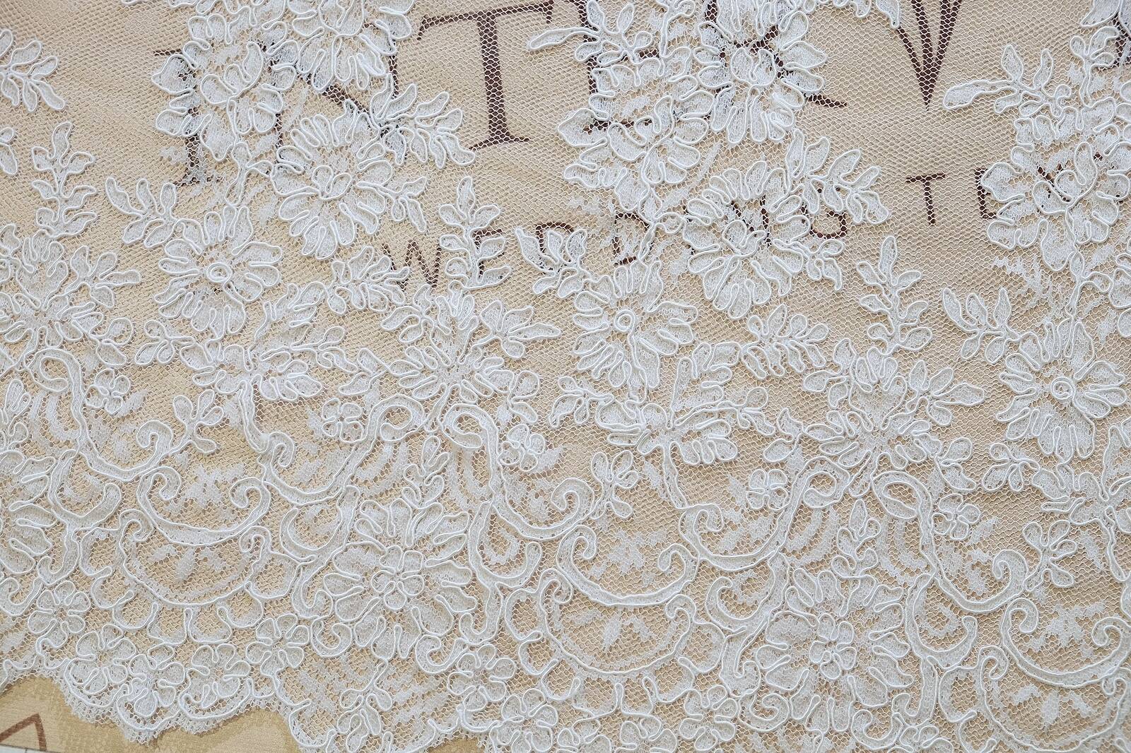 chantilly with cord pattern 033808