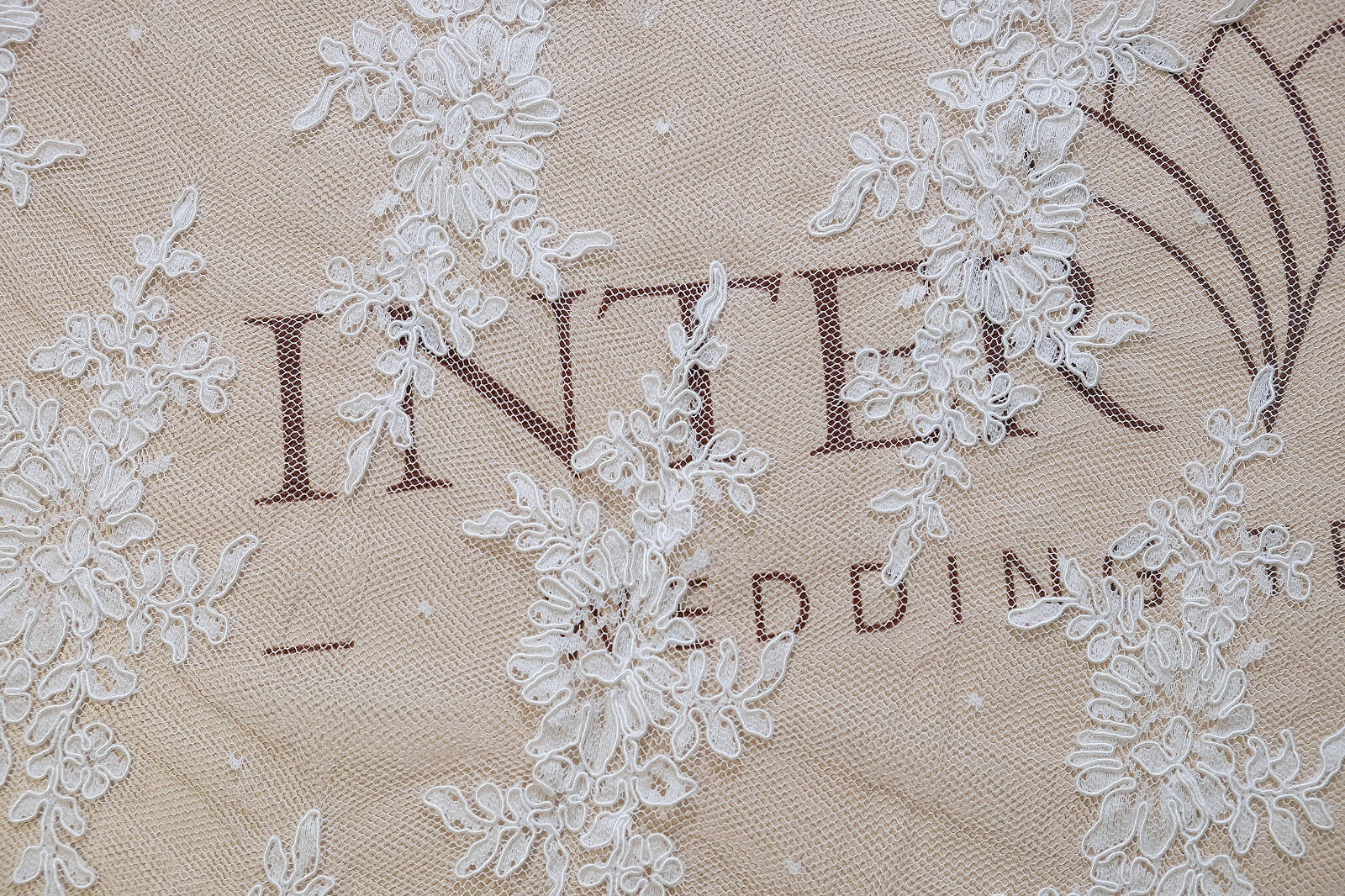 chantilly with cord center of canvas 033808