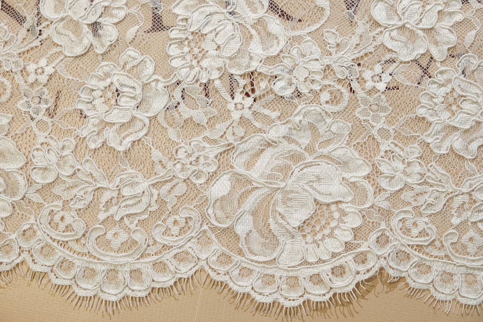 chantilly with cord edge 033853