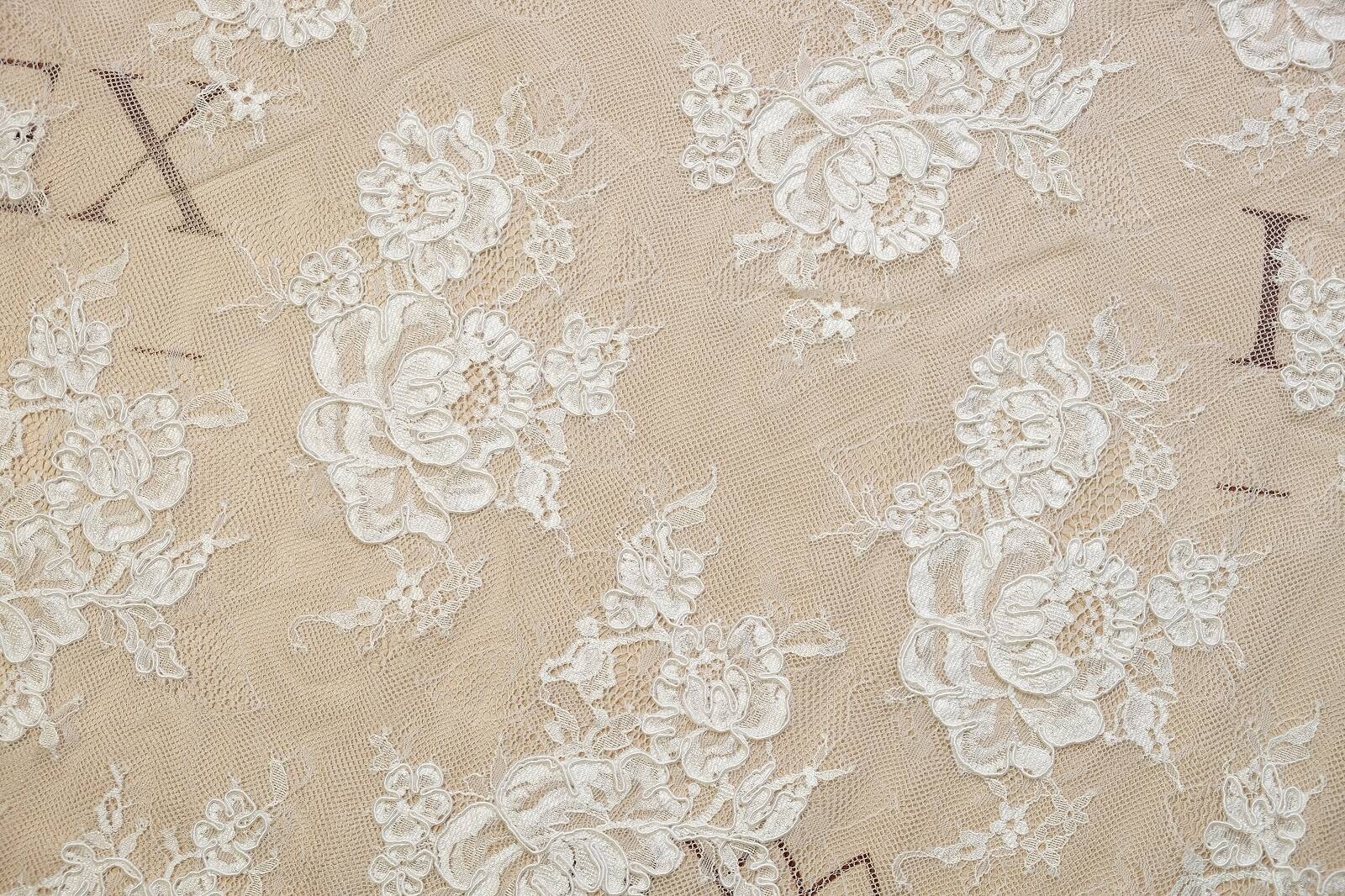 chantilly with cord central part 033853