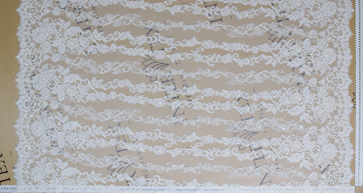 chantilly with beads full width 033907