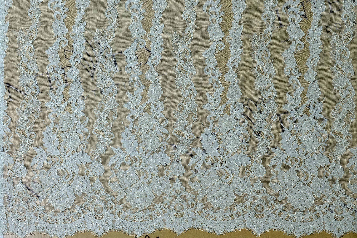 chantilly with beads half width 033907