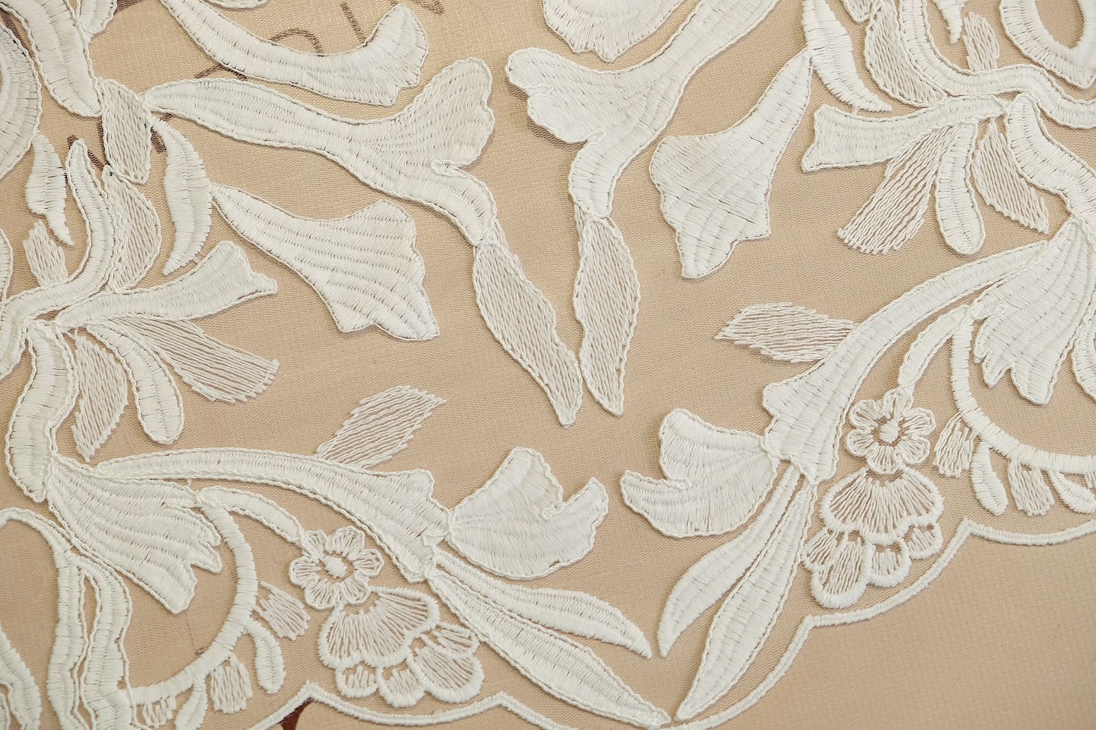 plain lace lower part 034829