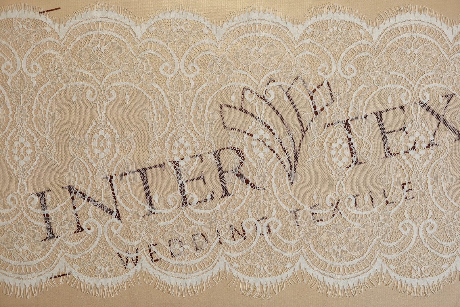 full width chantilly lace 035031