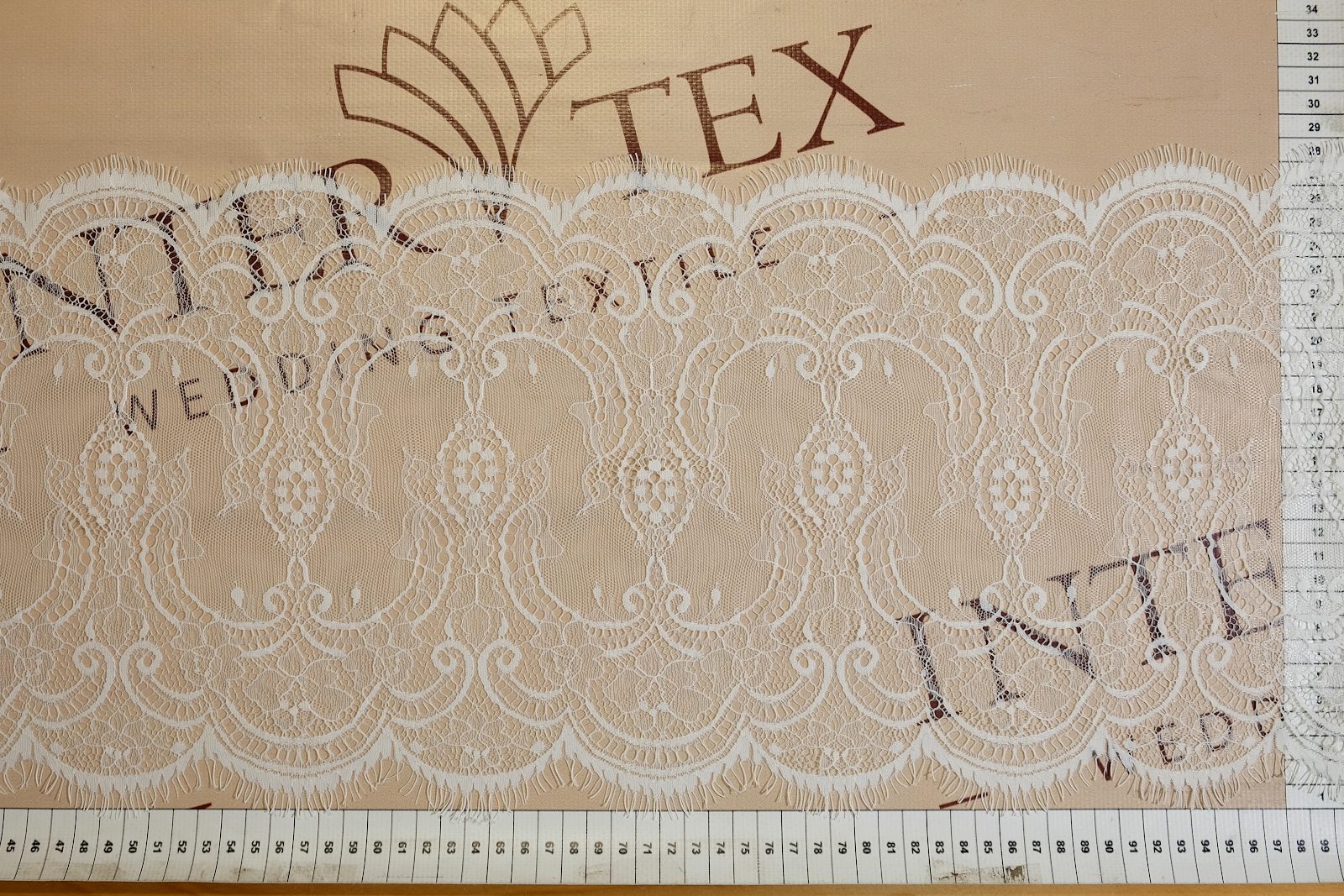 size of chantilly lace 035031