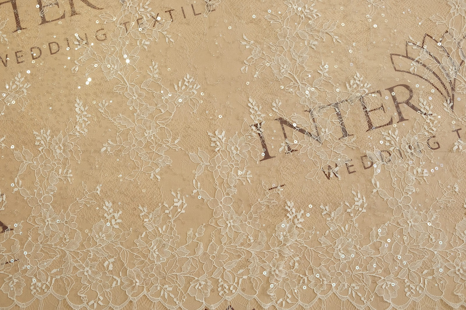 chantilly with sequins half 385082