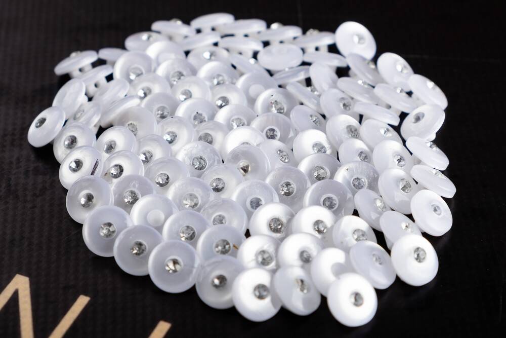 buttons with a shiny stones size 18L 027630