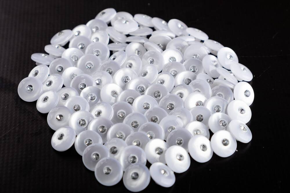 buttons with a shiny stones size 20L 027647