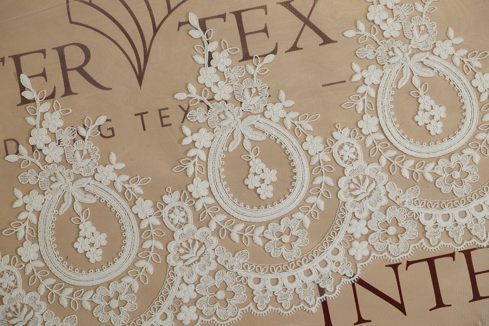 lace with cord main view 305981