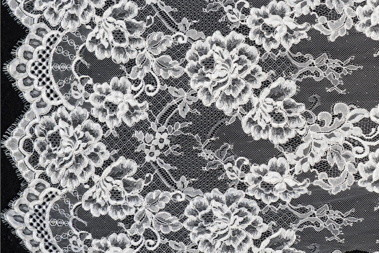 chantilly without beads view from afar 310107