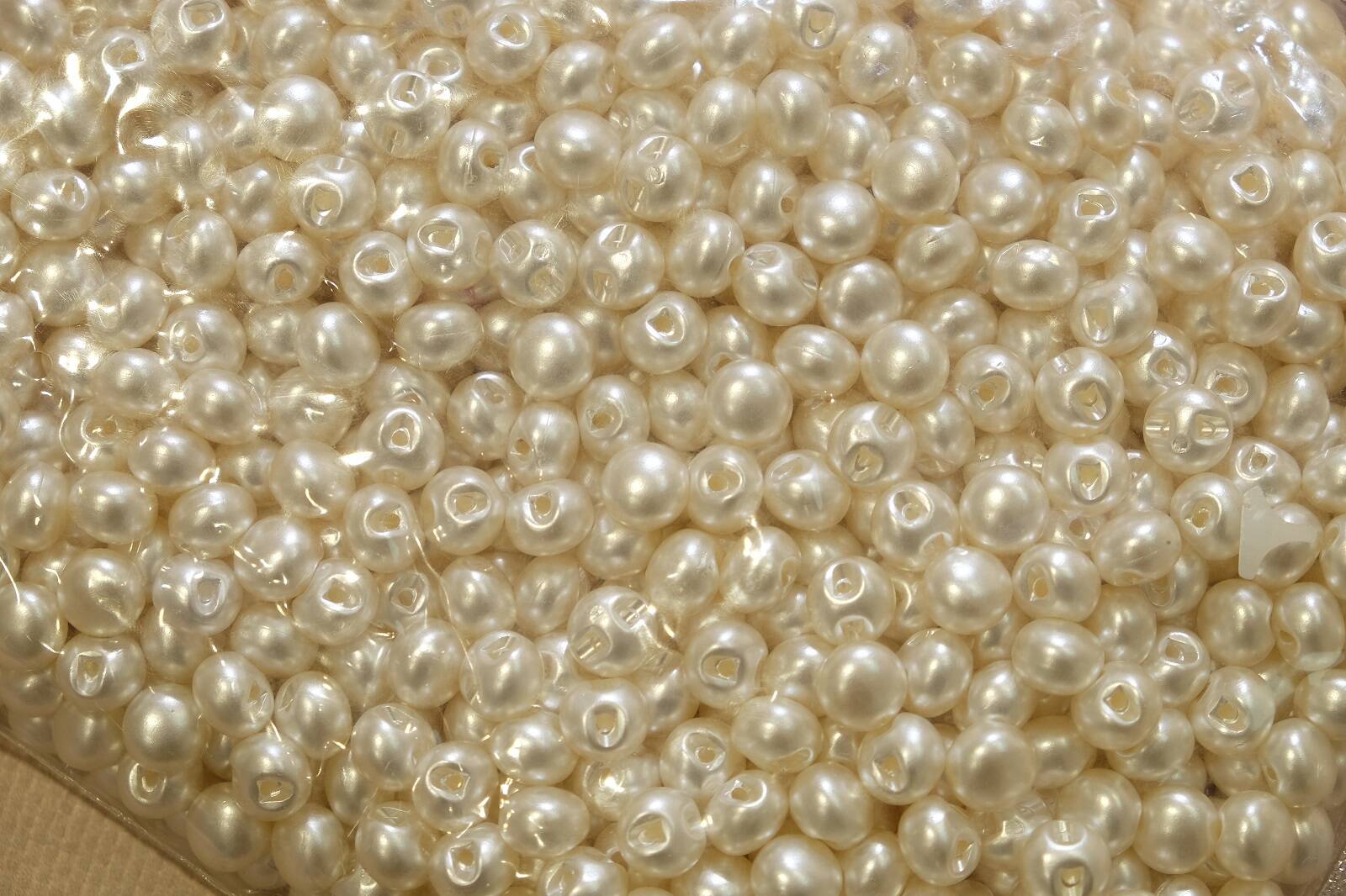 cream pearl buttons close-up 310251