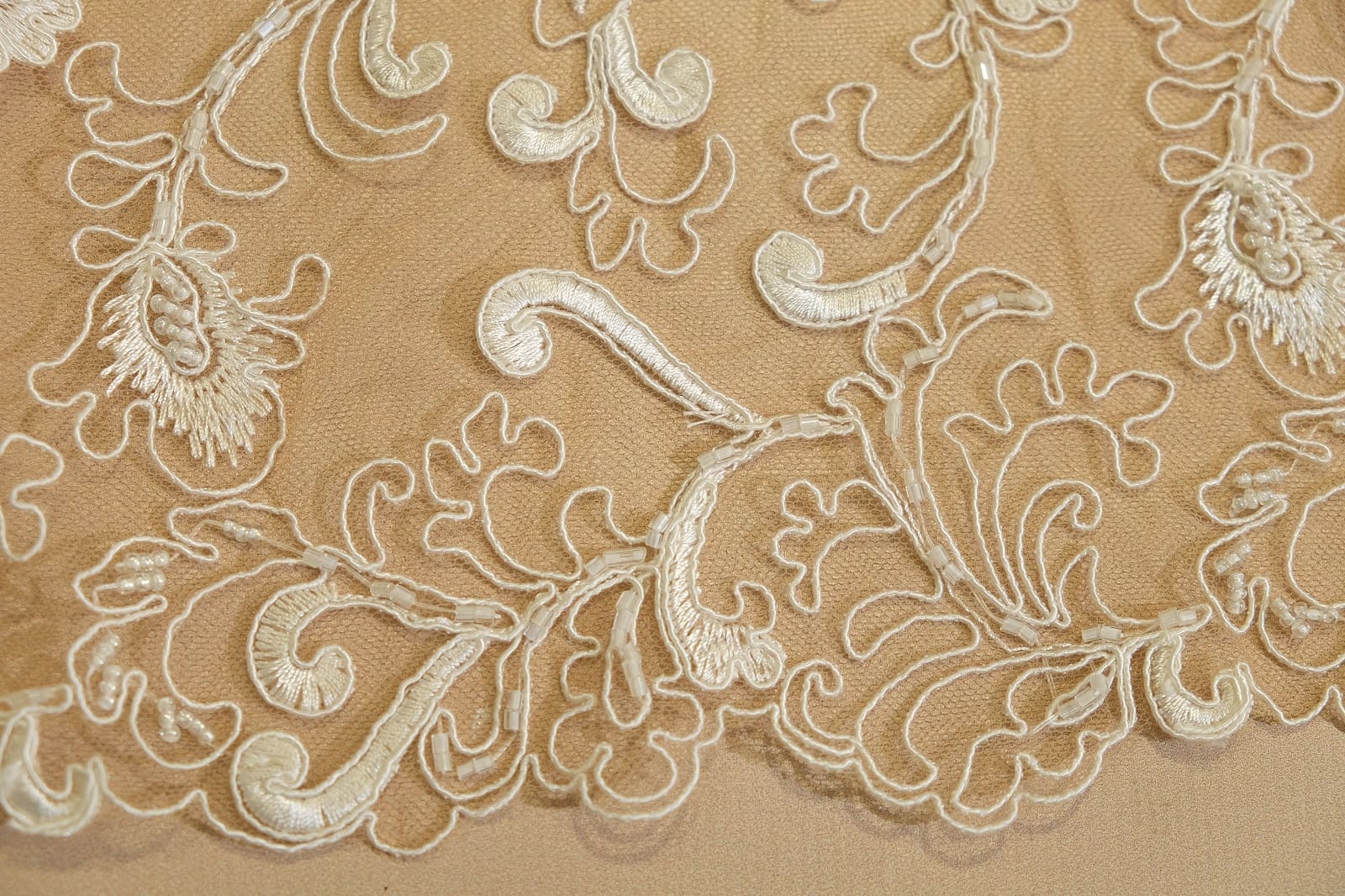 lace fabric with cord and embroidery edge 310848