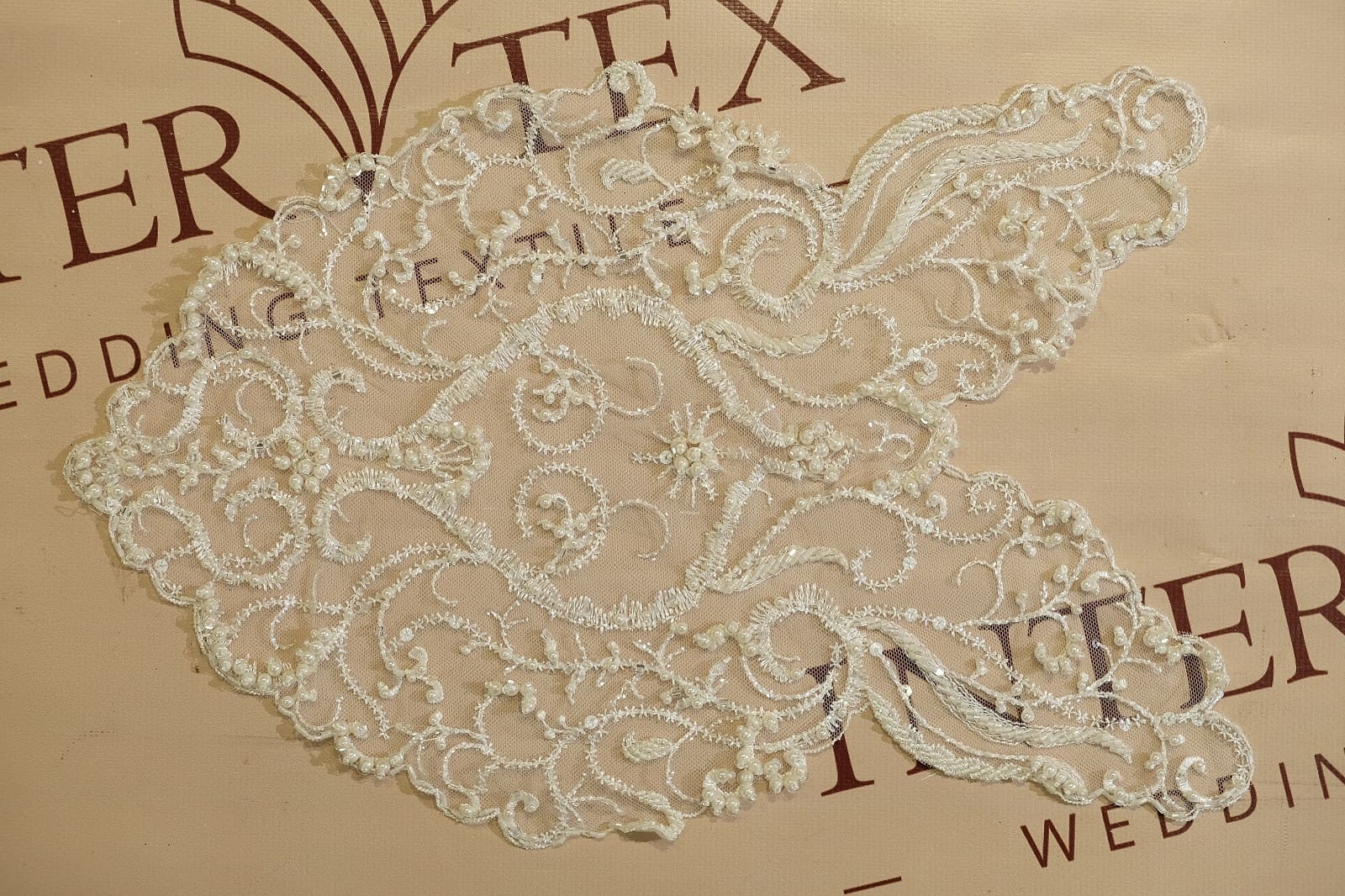 neck appliqué main view 311371