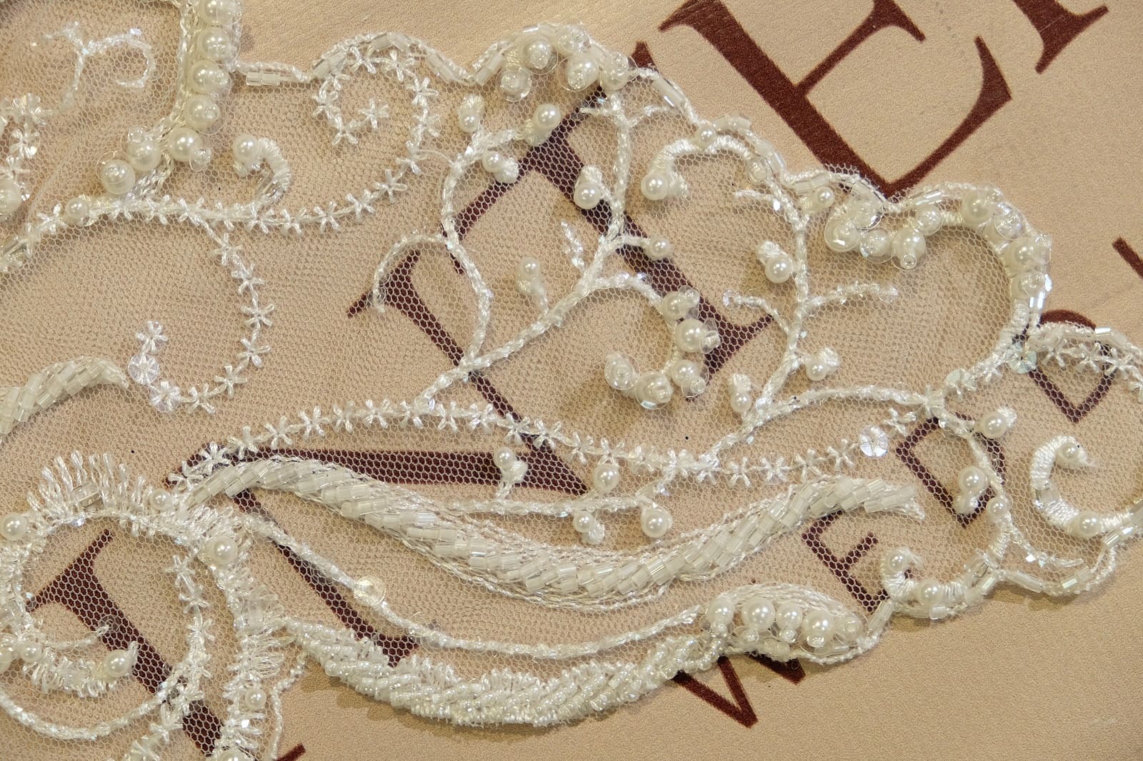 neck appliqué close-up 311371