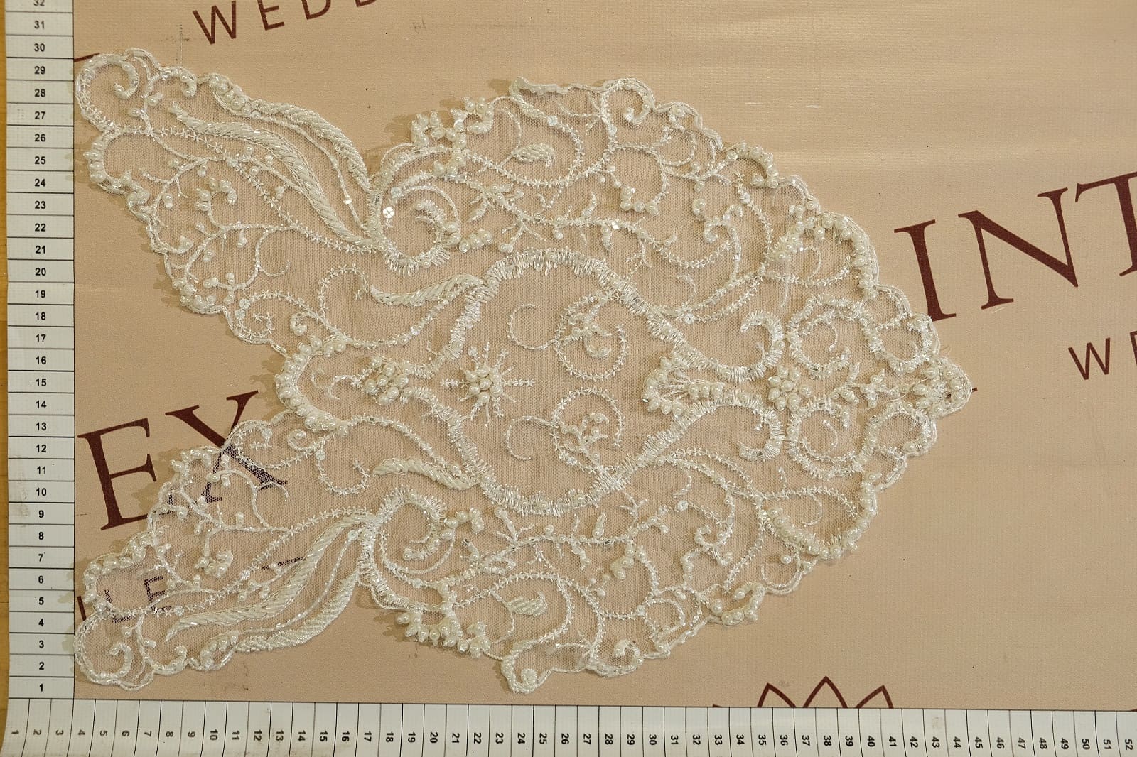 neck appliqué size 311371