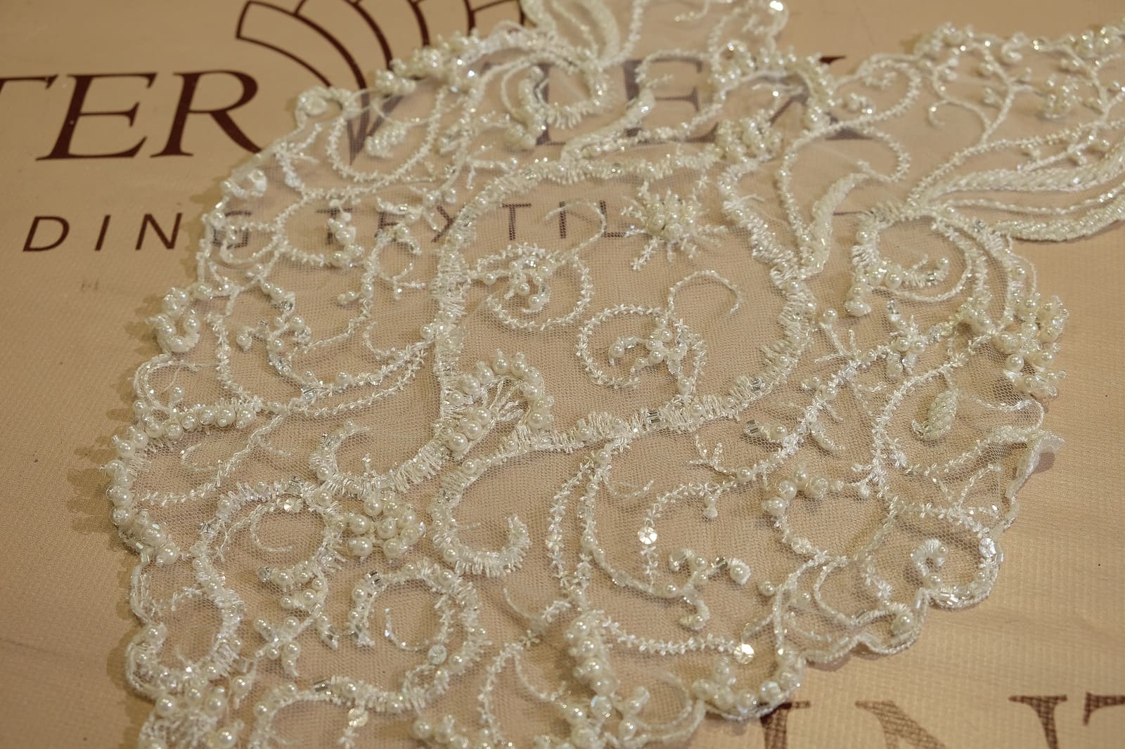 neck appliqué 311371