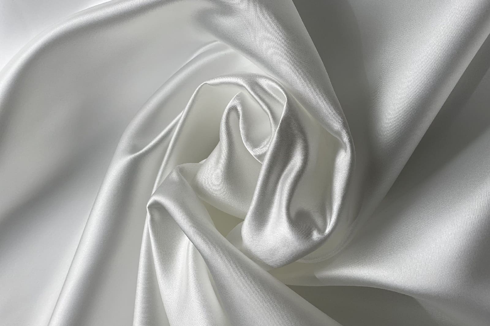 Duchess satin rolled in a circle 327419