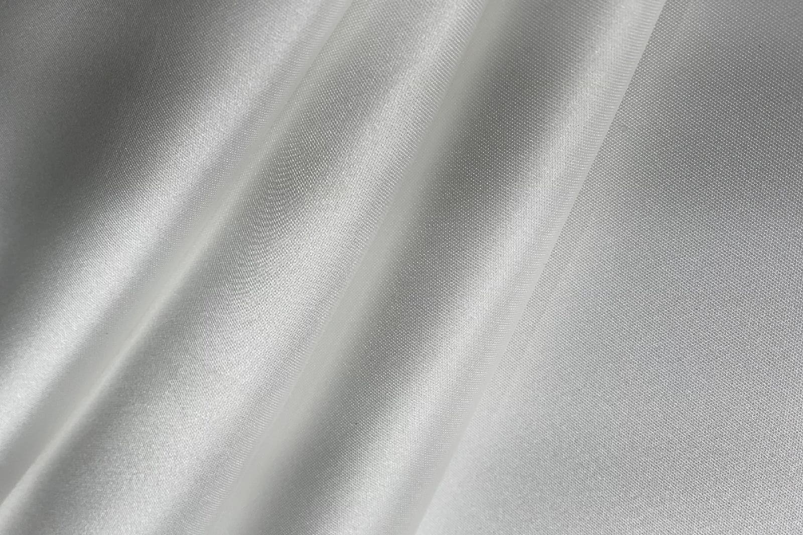 Duchess satin with soft folds 327419
