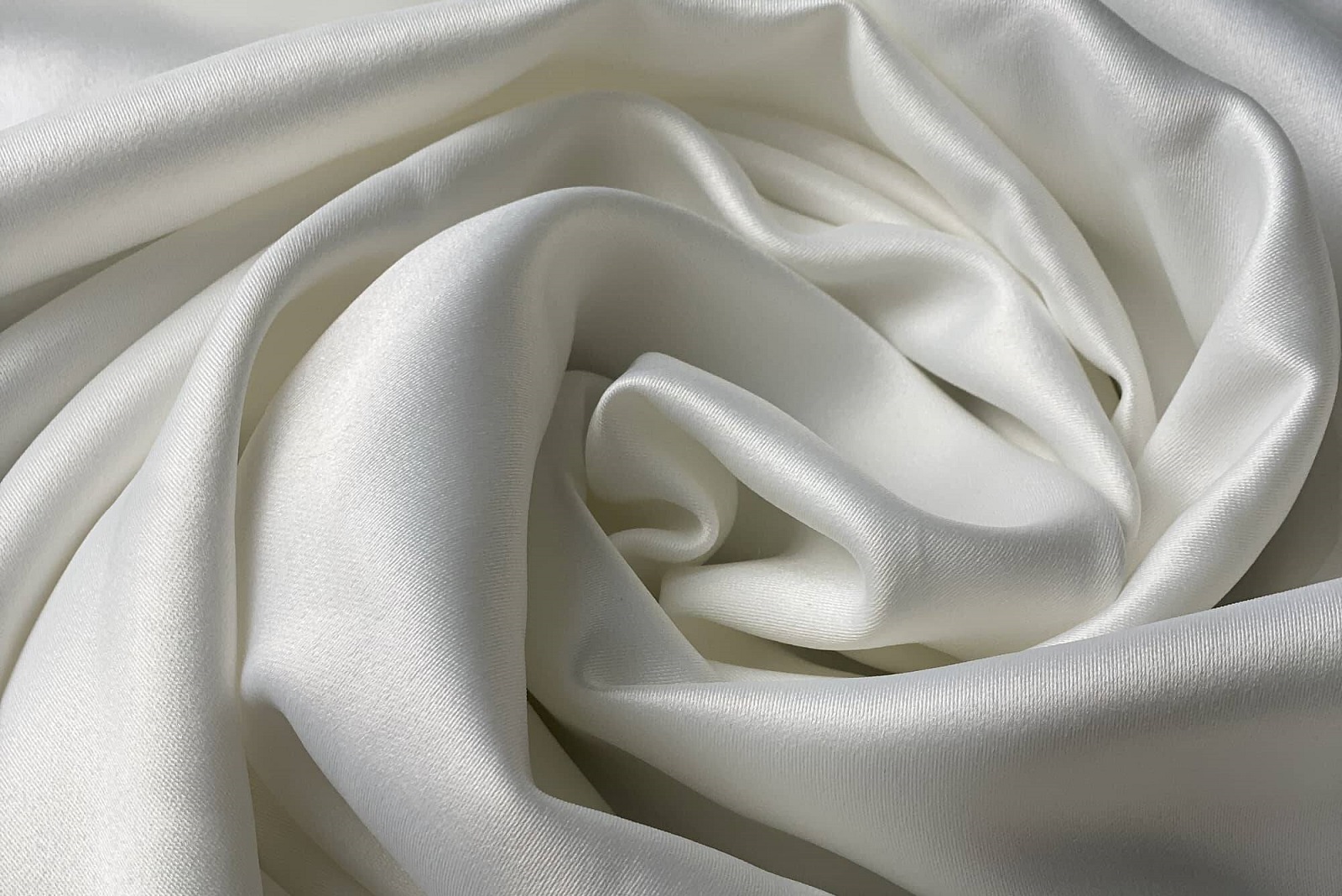 Abraham satin rolled in a circle 327457