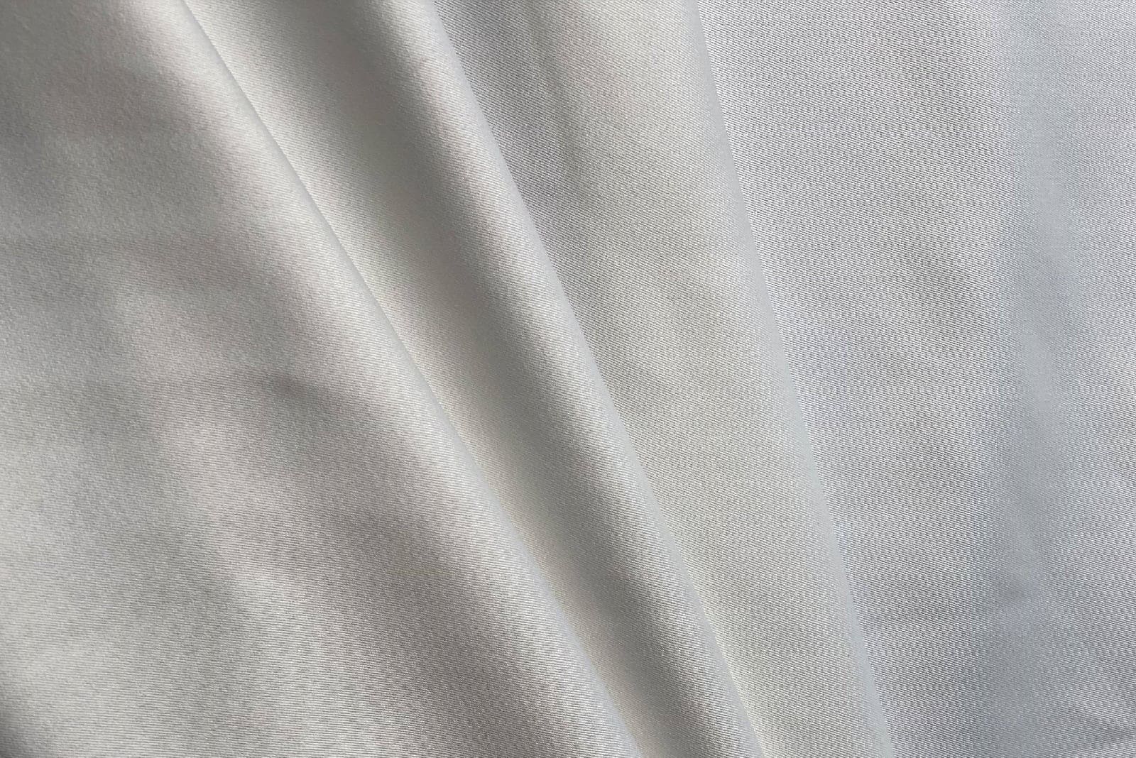 Abraham satin draped in folds 327457