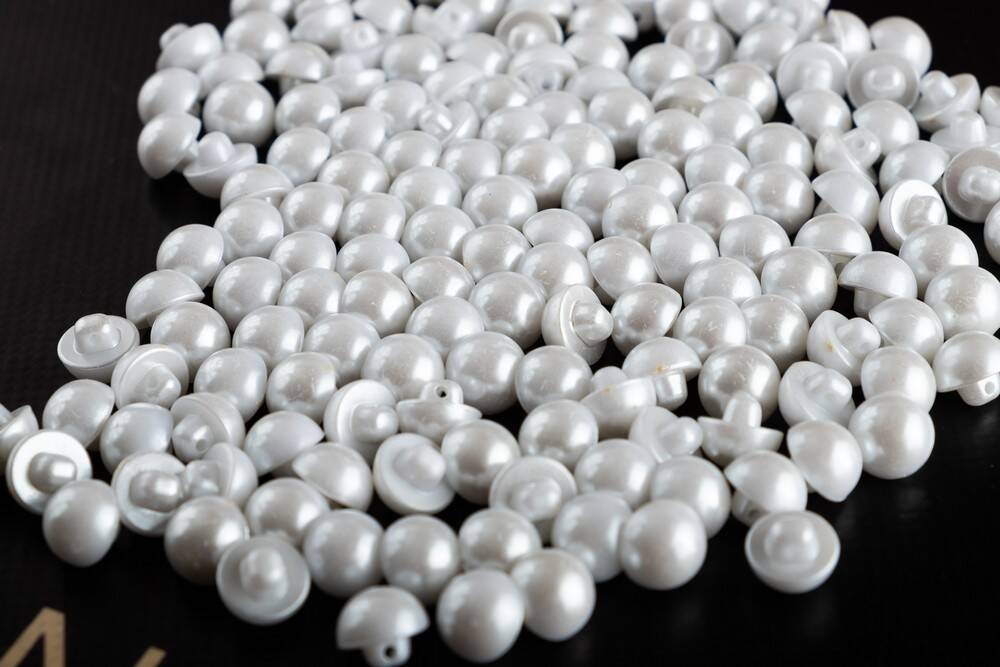 white half-sphere buttons 20L 034096