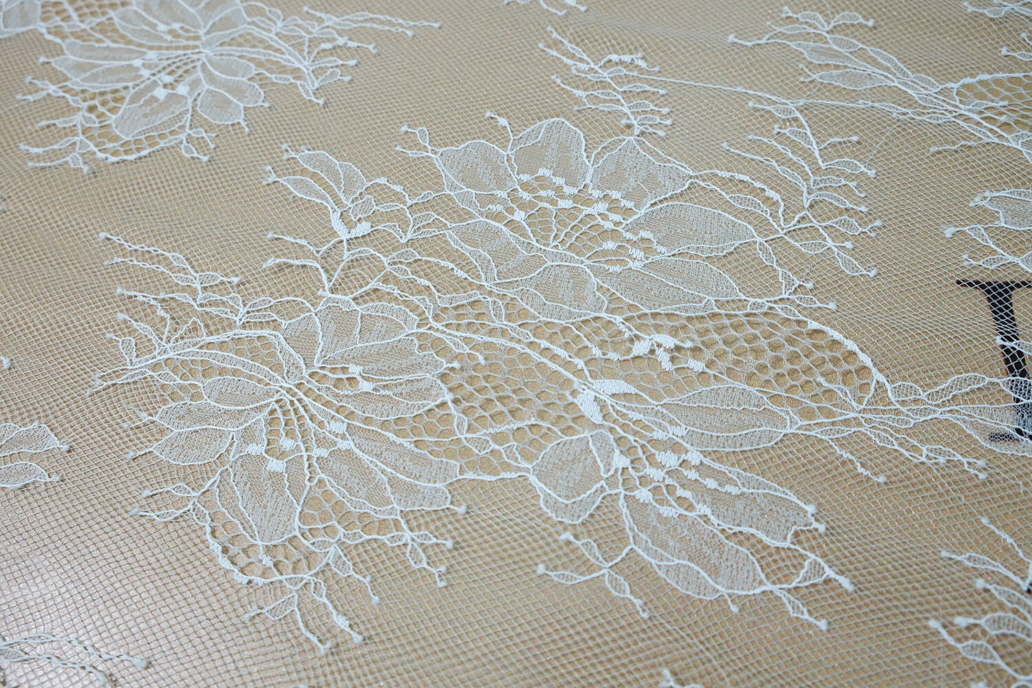 chantilly without beads detail 381565