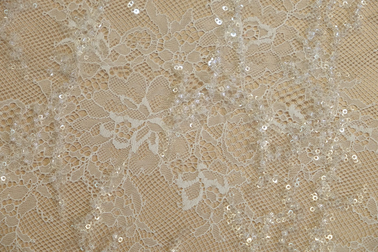 chantilly with beads close-up 381640