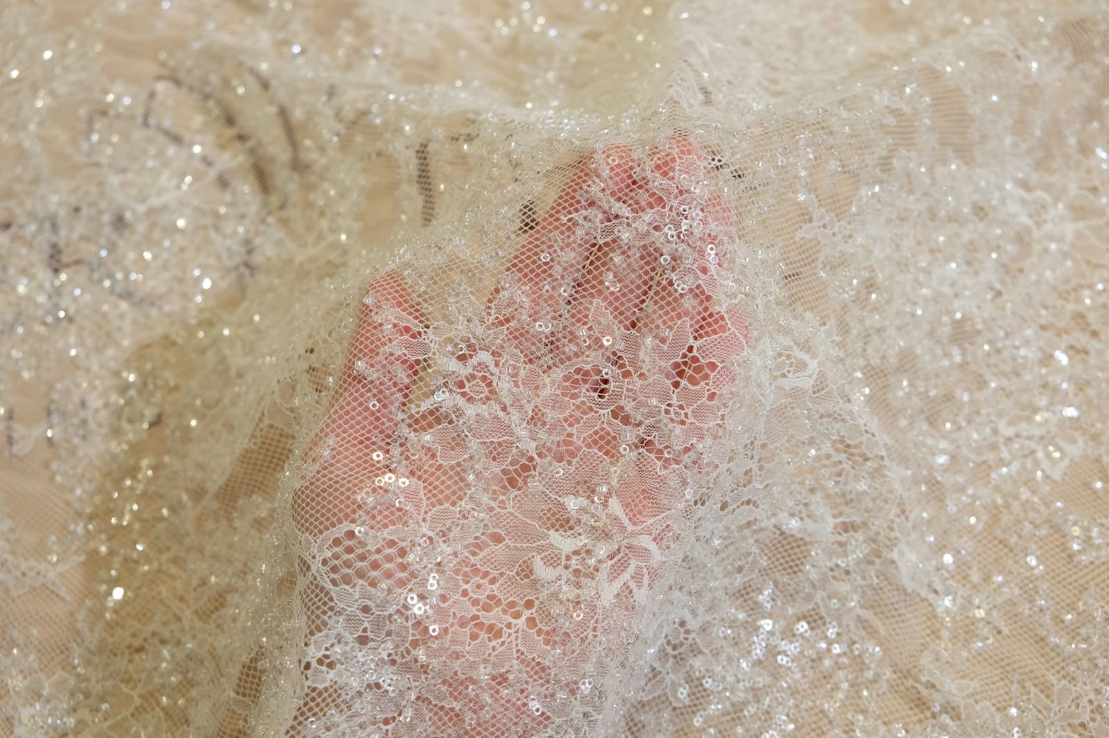 chantilly with beads on hand 381640