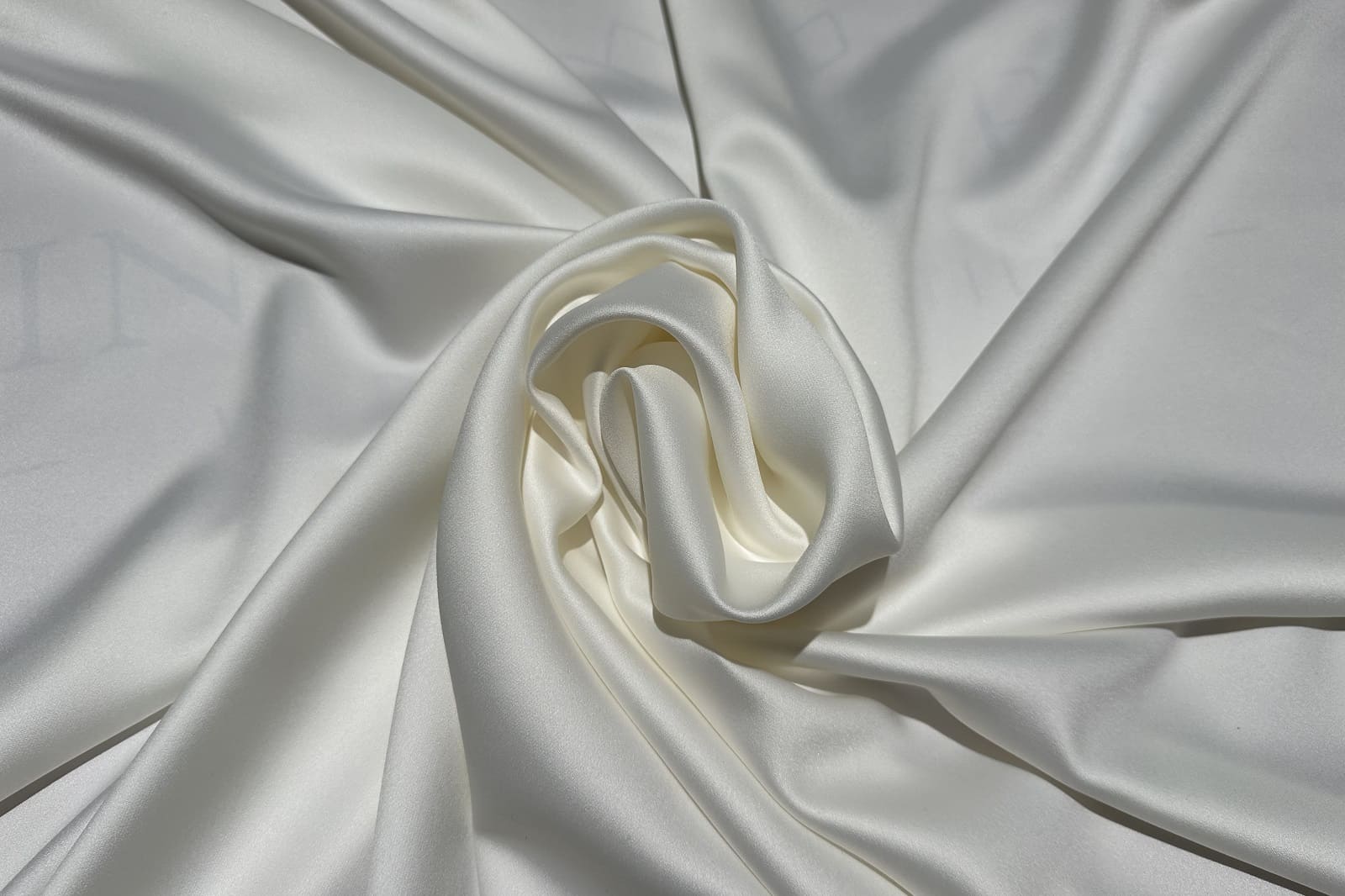 satin stretch Soft rolled in a circle 381800