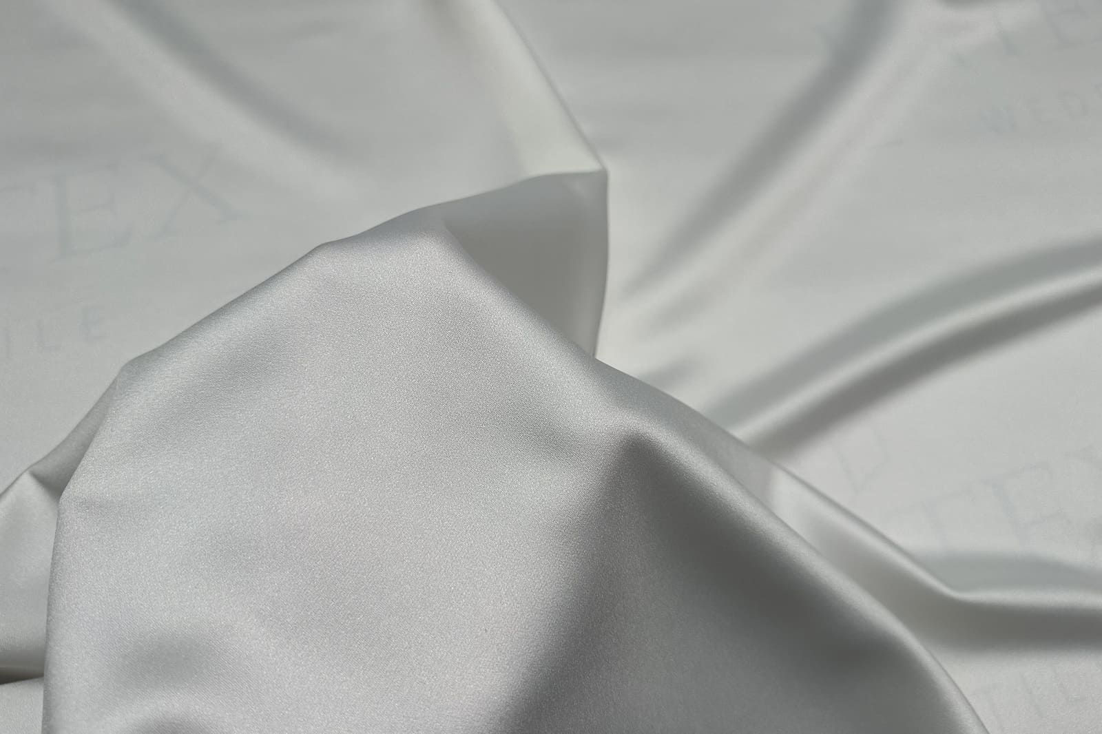 satin stretch Soft on hand 381800