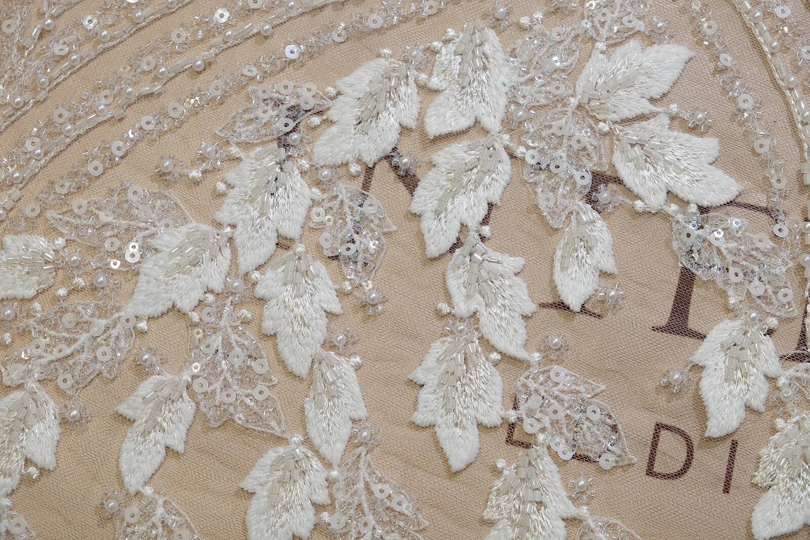 Embroidered fabric 2000000381923 image from the Inter Tex catalogue for bridal fabrics, lace, appliques and B2B atelier orders.